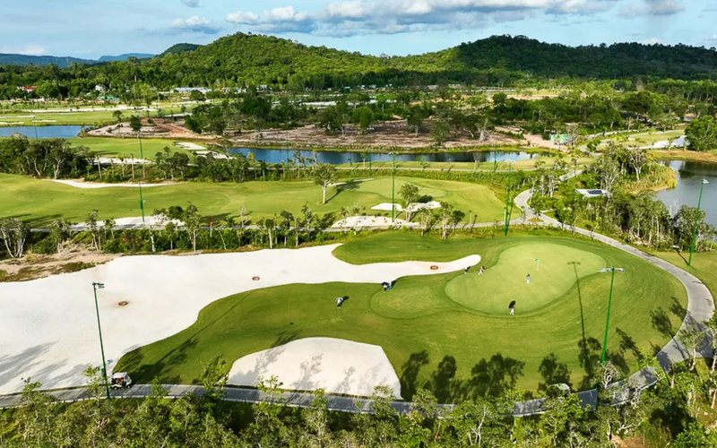 Play both Phu Quoc golf courses